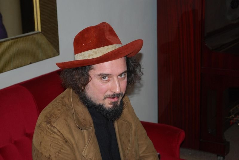 vinicio-capossela-divano-12-08.jpg