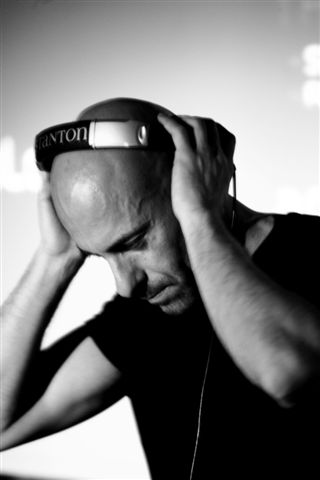 alessio-bertallot-02.jpg Alessio Bertallot Dj