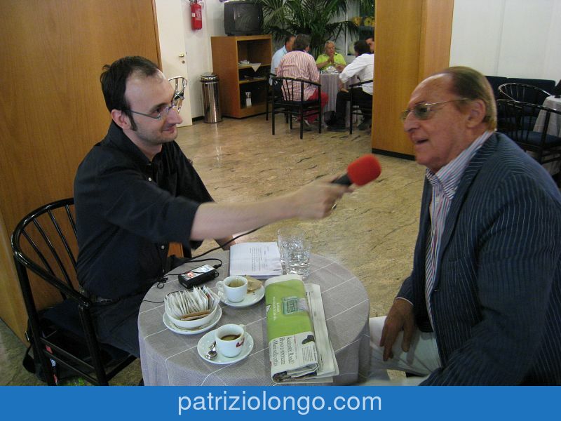 renzo-arbore-patrizio-longo-tavolo-06-08.jpg