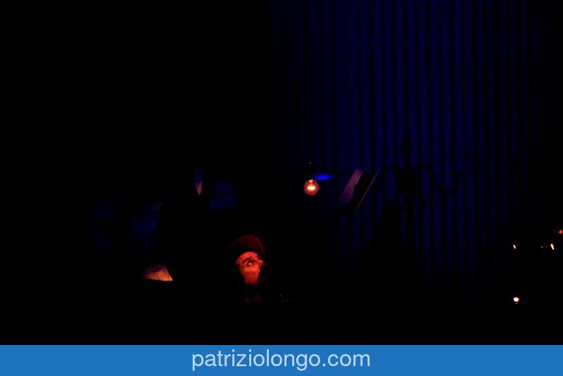 vinicio-capossela-piano-12-08.jpg