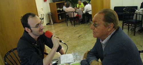 renzo-arbore-tavolo-06-08.jpg renzo-arbore-tavolo-06-08.jpg