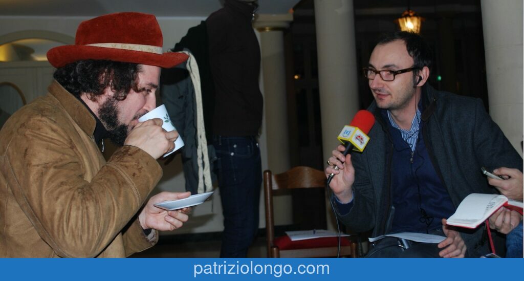 L'intervista di Patrizio Longo a Vinicio Capossela a Lecce presso il Politeama Greco per raccontare la carriera dell'Artista ed il lavoro Da Solo